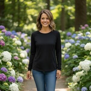 Eddie Bauer Women's Long Sleeve Thumbhole Pullover Top Size M Black Activewear